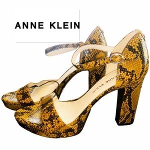 NWT Anne Klein Yellow/Gold Snakeskin Sandals